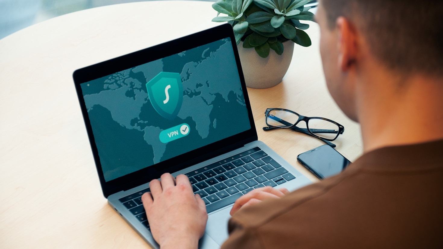 Safeguarding Personal Privacy Within Cloud Ecosystems
